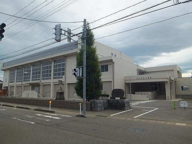 春日新田小学校まで750m