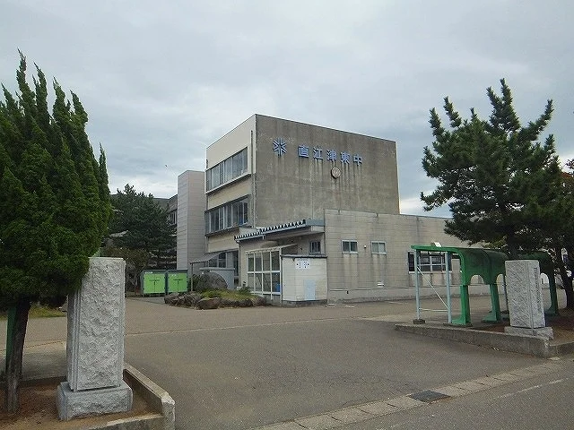 直江津東中学校まで750m