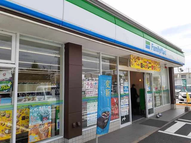 ファミリーマートまで200m