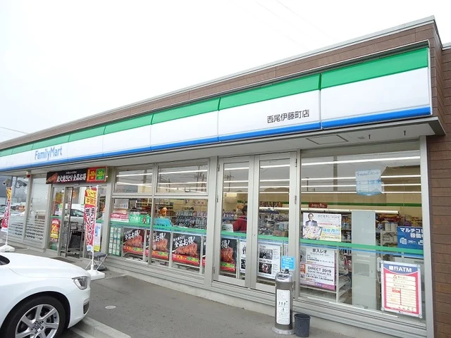 ファミリーマートまで180m
