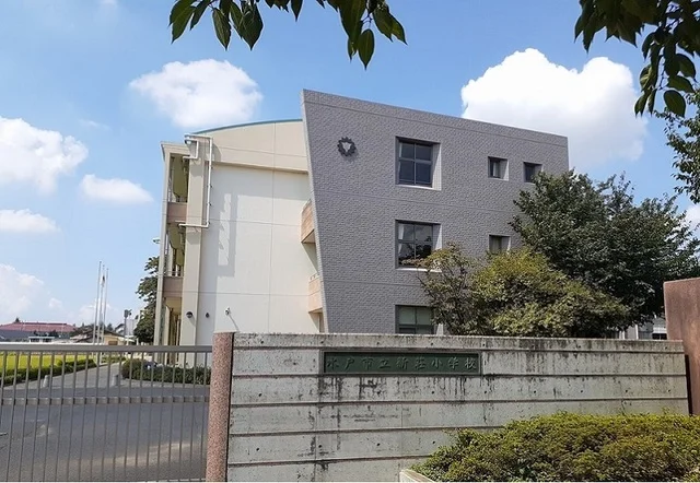 新荘小学校まで100m