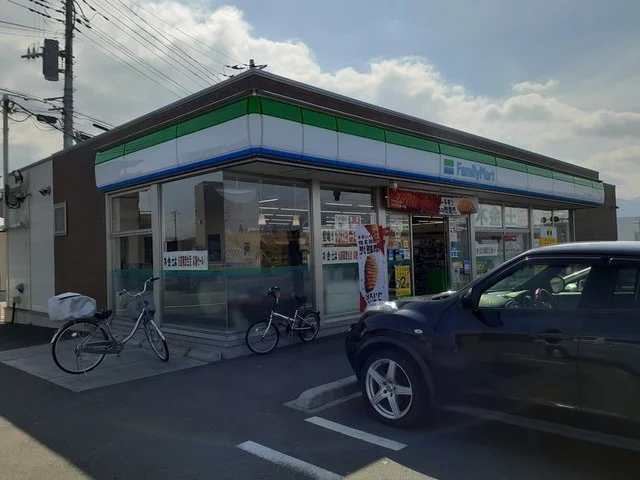 ファミリーマート平和通り南店まで1500m