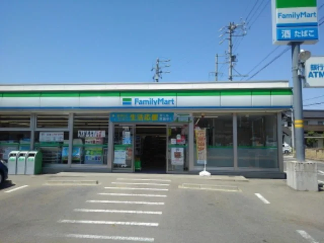 ファミリーマート千曲八幡店まで270m