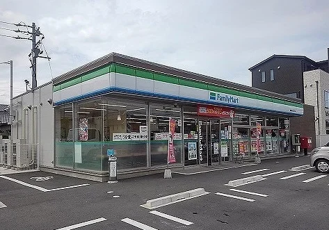 ファミリーマートまで100m
