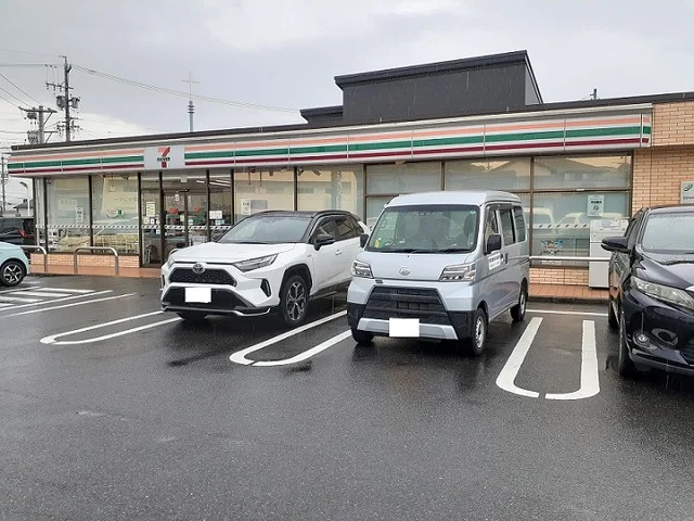セブンイレブンまで290m