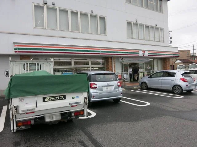 セブン-イレブン 岡崎割塚店まで550m