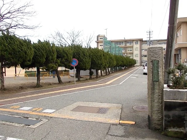 大野町小学校まで150m