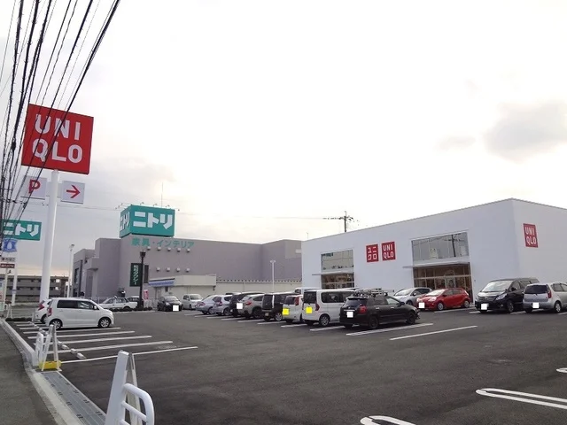 ユニクロまで1400m