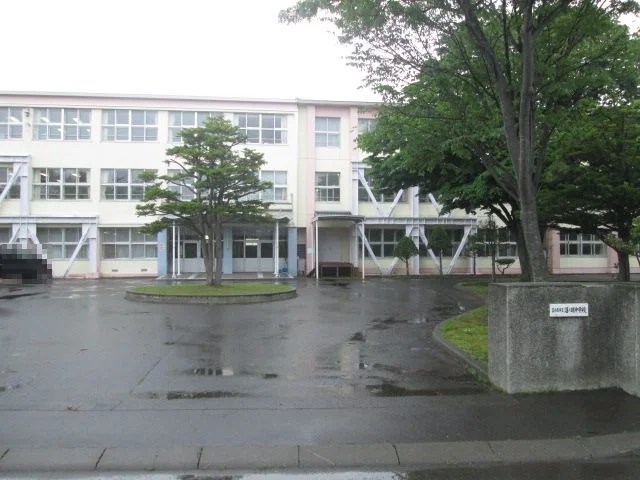 苫小牧市立沼ノ端中学校まで2200m