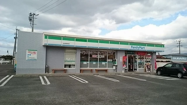 ファミリーマート出水高校前店まで450m