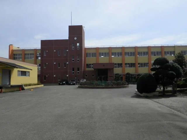 笠間市立岩間第三小学校まで650m