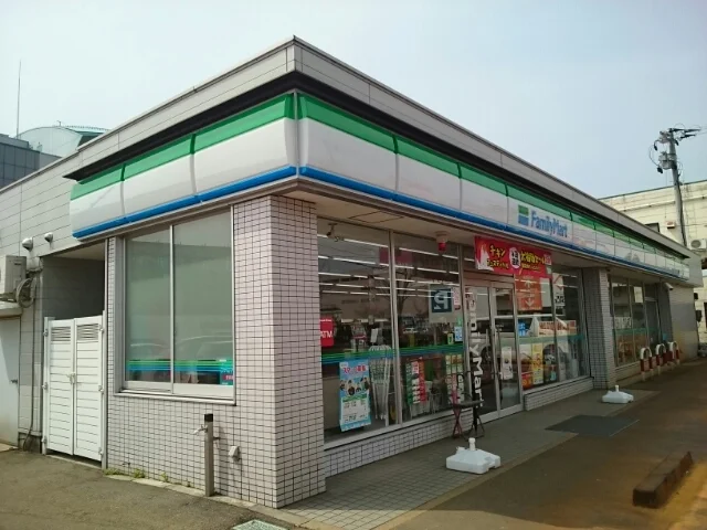 ファミリーマート燕井土巻店まで600m