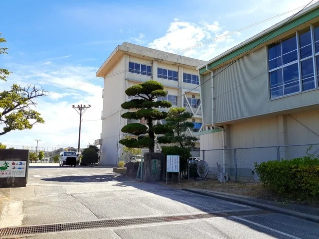 緑丘小学校まで900m