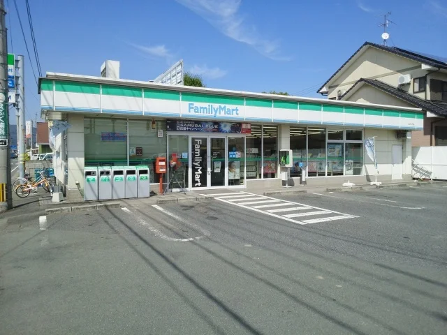 ファミリーマートあきた店まで380m