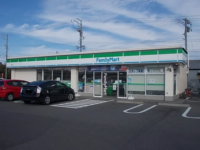 ファミリーマートまで650m