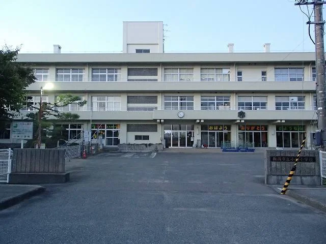 小林小学校まで1100m