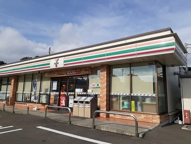 セブンイレブン山の寺一丁目店まで700m