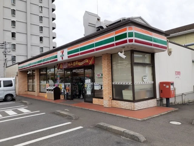 セブンイレブン習志野屋敷店まで300m