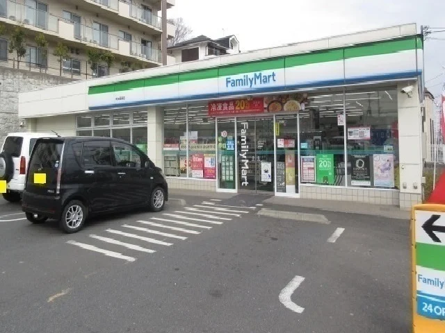 ファミリーマートまで1100m