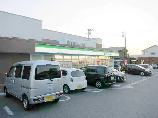 ファミリーマート 岡崎鴨田本町まで250m