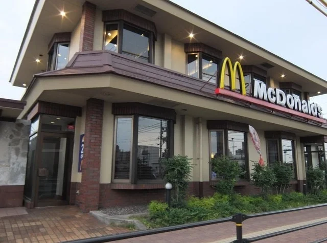 マクドナルド清輝橋店まで800m