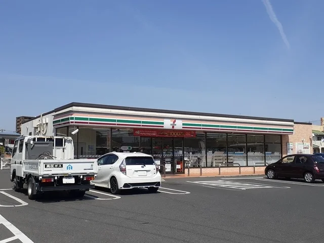 セブンイレブン豊成3丁目店まで300m