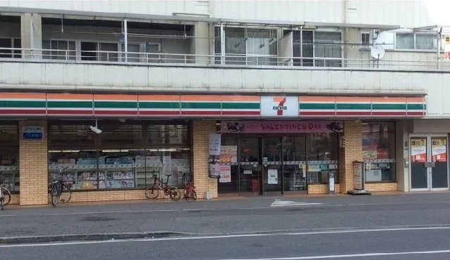 セブンイレブンまで550m