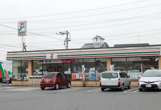 セブンイレブンまで900m