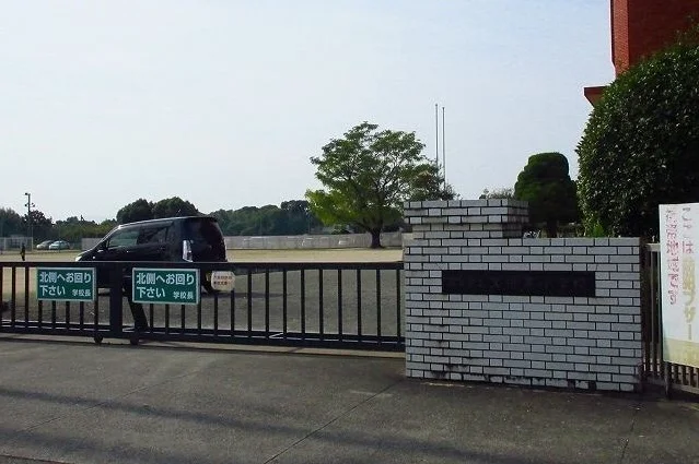 久保泉小学校まで1700m
