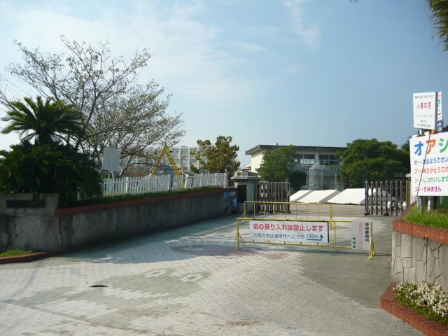 可愛小学校まで1500m