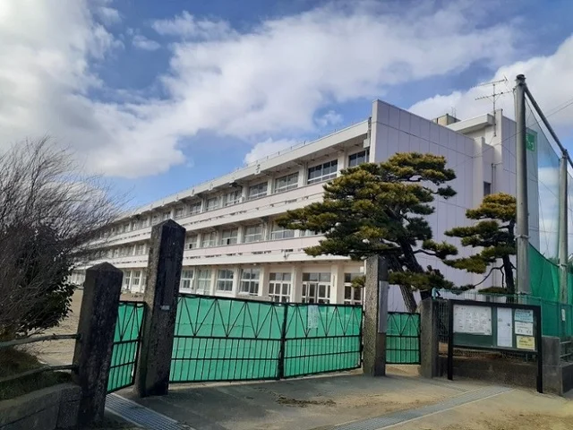 石巻市立渡波小学校まで400m
