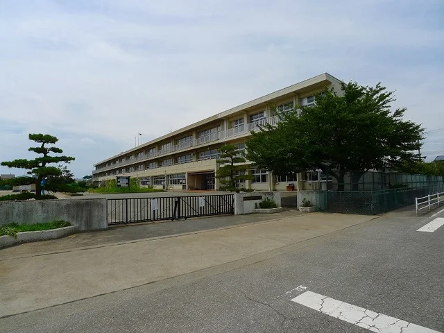 伊勢崎市立あずま南小学校まで1200m
