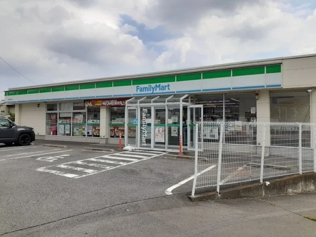ファミリーマート前橋茂木町店まで1000m