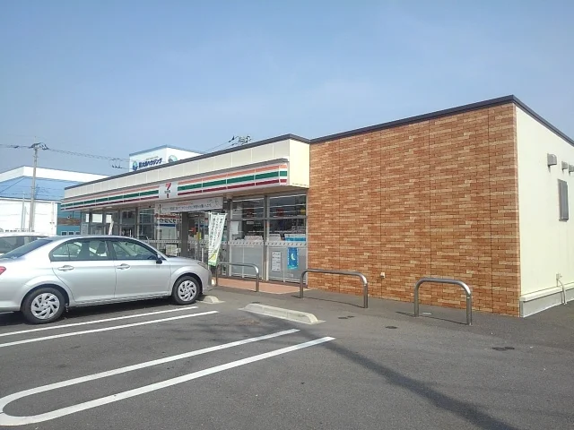 セブンイレブン丸亀運動公園前店まで800m