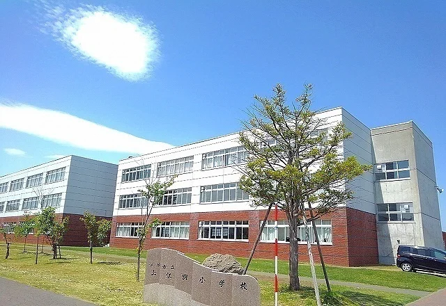 江別市立上江別小学校まで1000m