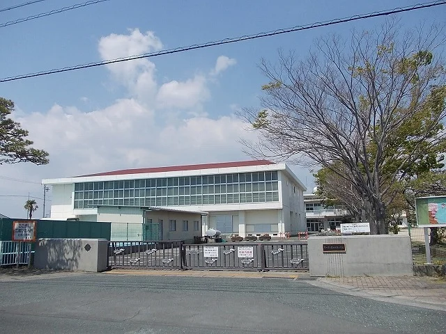 豊田北部小学校まで950m