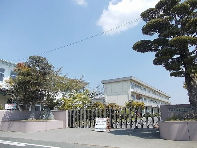 豊田中学校まで900m