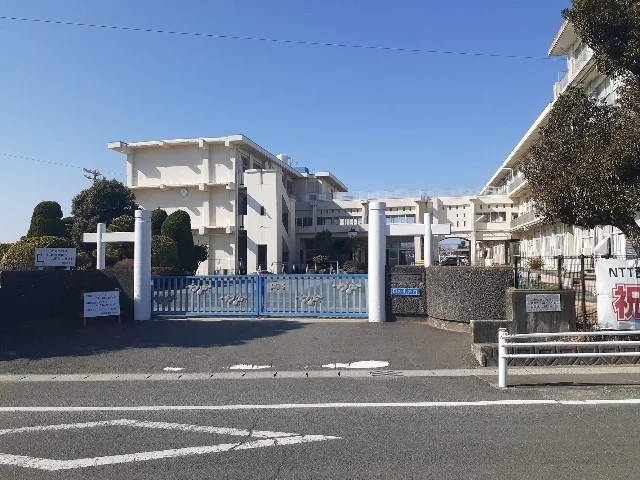 青城小学校まで1500m