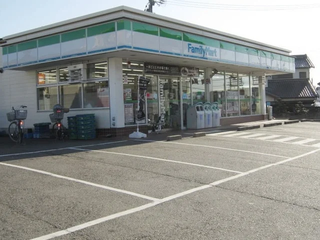 ファミリーマート 岩本宇頭店まで230m