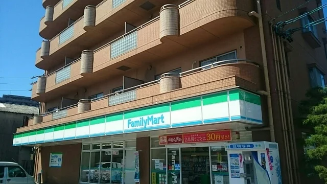 ファミリーマートまで850m