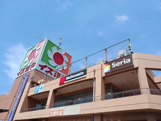 イズミヤ様まで890m