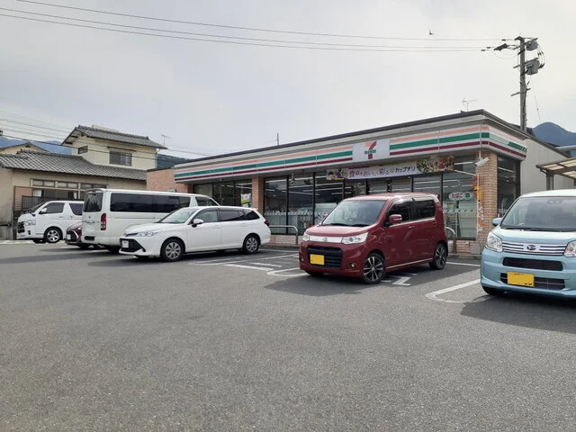 セブンイレブン福岡早良2丁目店まで1800m
