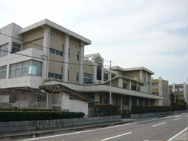 今治市立清水小学校まで1700m