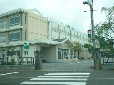 金津小学校まで1800m