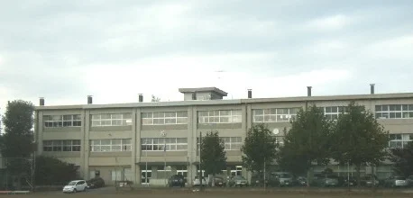 白銀中学校まで240m