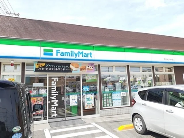ファミリーマート市川インター店まで550m