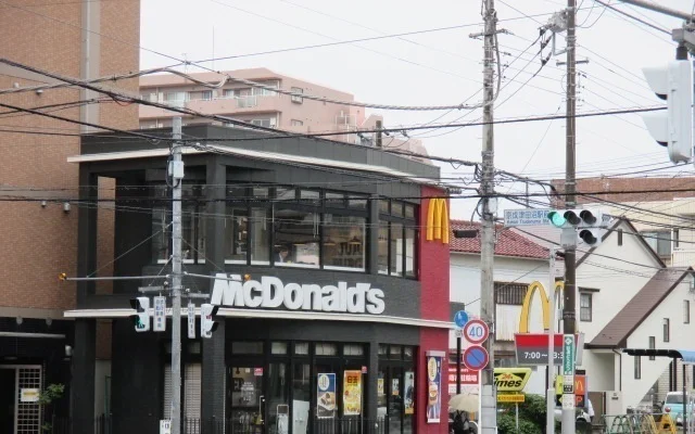 マクドナルドまで550m