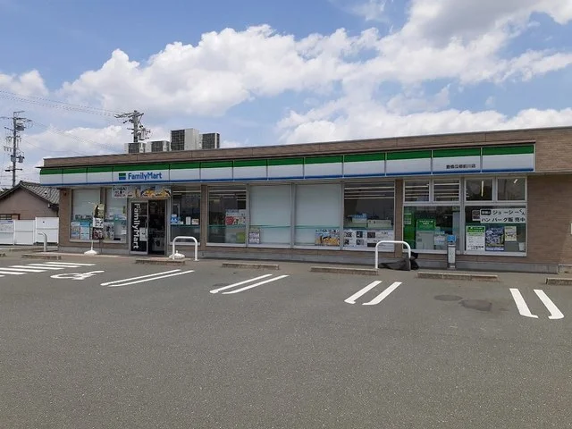 ファミリーマートまで100m