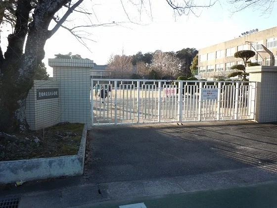 玉川小学校まで1800m