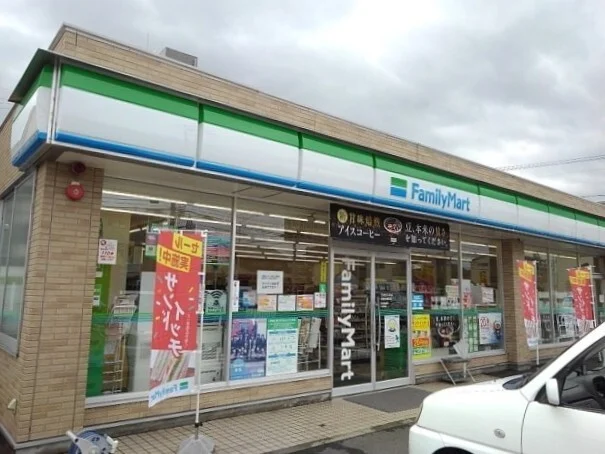 ファミリーマートまで260m
